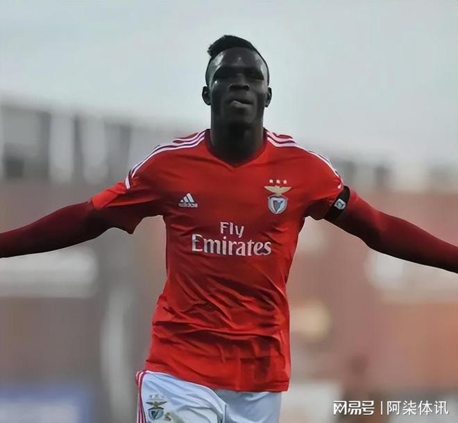 关于赛后突围战来临，武汉三镇围绕英超队长鼓劲，信心回归，赛程密集仍需轮换的信息