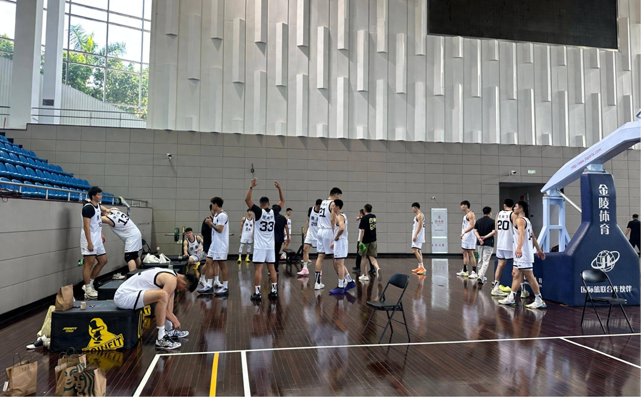 赛后体能课后，广厦男篮防线松动备战欧超杯，管理层满意，细节决定成败的简单介绍